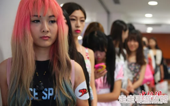 中国超大胸部模特走红网络,引发热议与关注,网友纷纷讨论其对美的定义和社会影响 中国超大胸部模特走红网络,引发热议与关注,网友纷纷讨论其对美的定义和社会影响